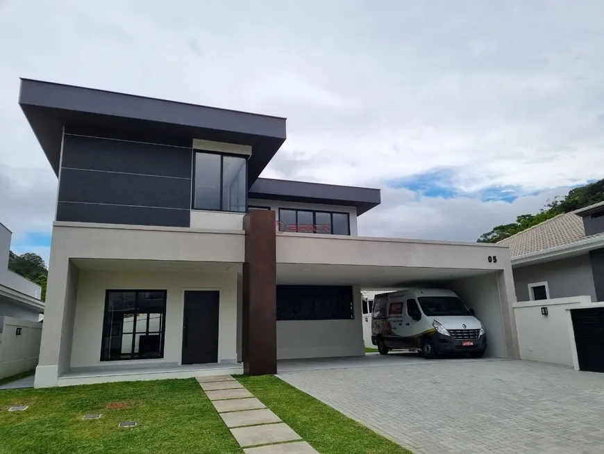 Foto 1 de Casa com 4 Quartos à venda, 220m² em Albuquerque, Teresópolis