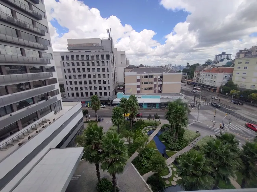 Foto 1 de Sala Comercial para alugar, 33m² em Passo da Areia, Porto Alegre