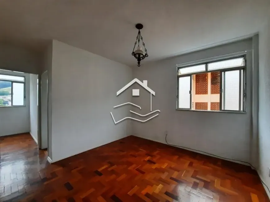 Foto 1 de Apartamento com 2 Quartos para alugar, 58m² em Bingen, Petrópolis