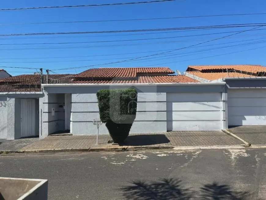 Foto 1 de Casa com 3 Quartos à venda, 190m² em Cidade Jardim, Uberlândia