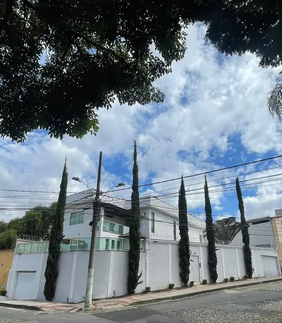 Foto 1 de Casa com 4 Quartos à venda, 333m² em Santa Amélia, Belo Horizonte