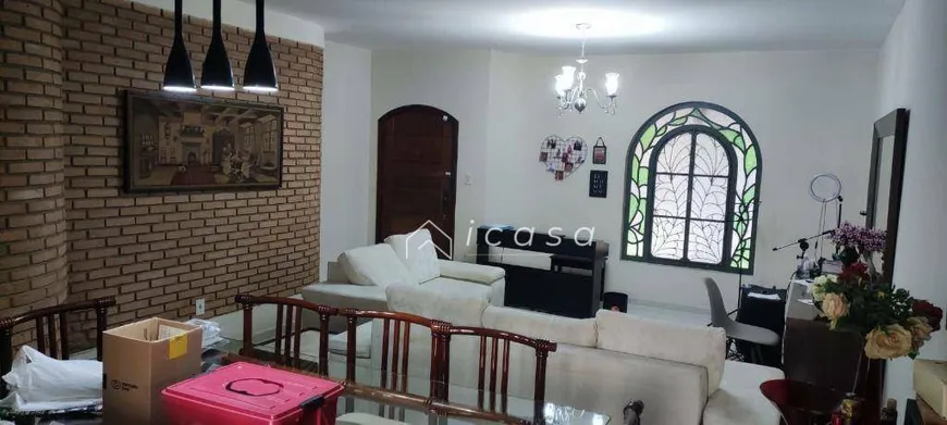 Foto 1 de Casa com 4 Quartos para venda ou aluguel, 201m² em Centro, Caçapava