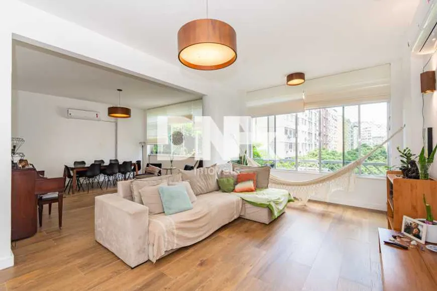 Foto 1 de Apartamento com 4 Quartos à venda, 200m² em Copacabana, Rio de Janeiro