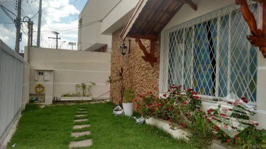 Foto 1 de Casa com 4 Quartos à venda, 200m² em Centro, Taubaté