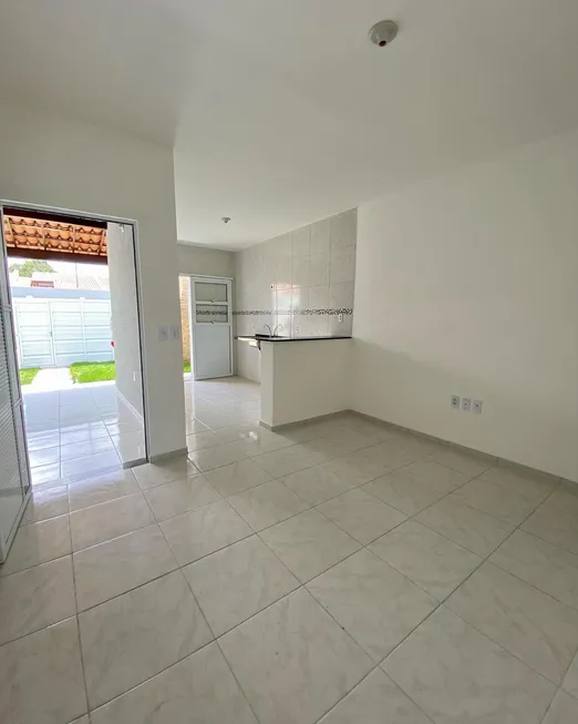 Foto 1 de Casa com 2 Quartos à venda, 85m² em Gereraú, Itaitinga