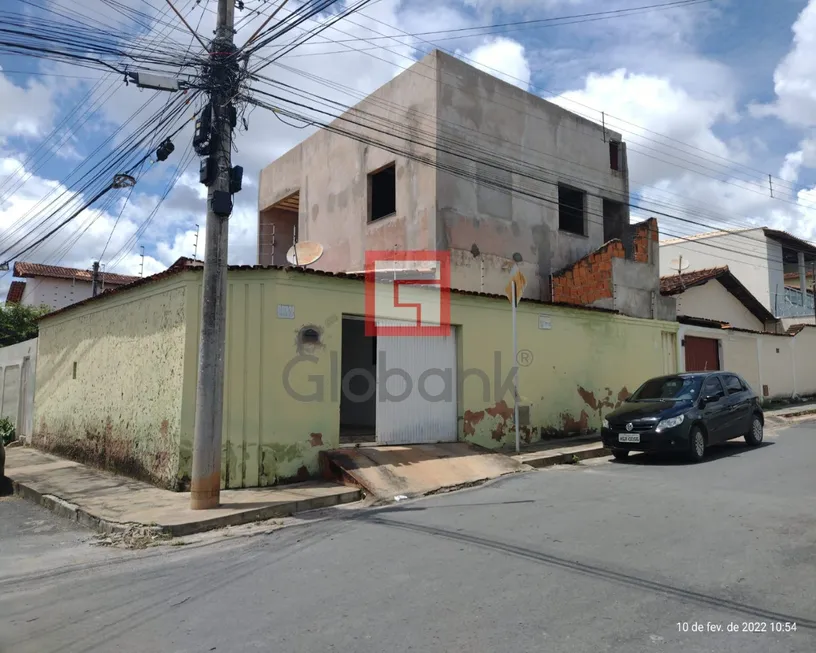 Foto 1 de Casa com 5 Quartos à venda, 225m² em Vila Guilhermina, Montes Claros