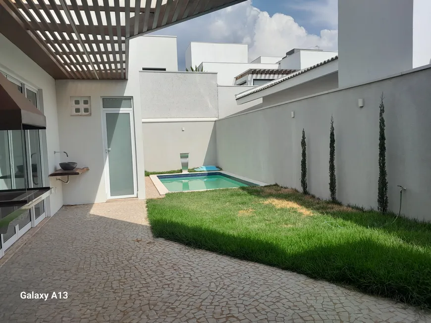 Foto 1 de Casa com 3 Quartos à venda, 200m² em Gávea Sul, Uberlândia