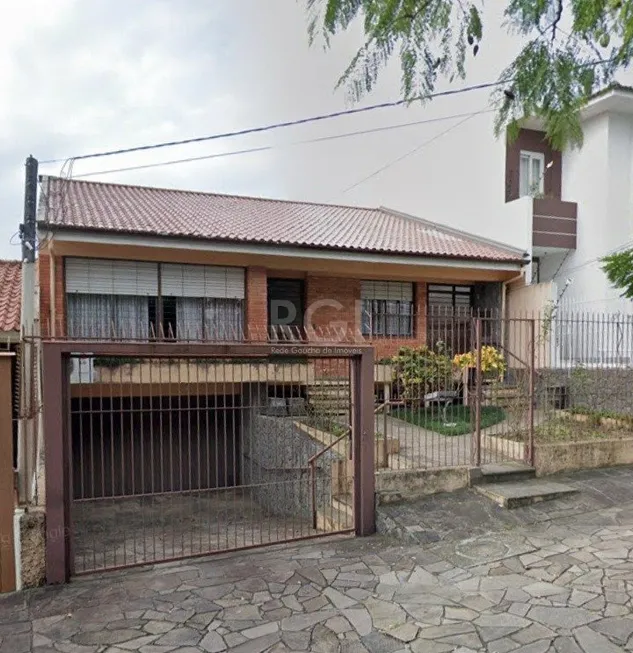 Foto 1 de Casa com 3 Quartos à venda, 258m² em Chácara das Pedras, Porto Alegre