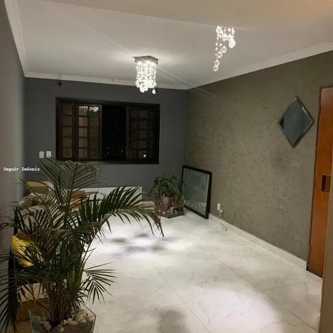 Foto 1 de Casa com 3 Quartos à venda, 155m² em Vila Dalva, São Paulo