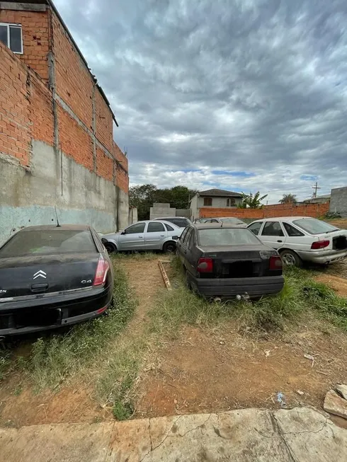 Foto 1 de Lote/Terreno à venda, 200m² em Jardim dos Lagos, Elias Fausto