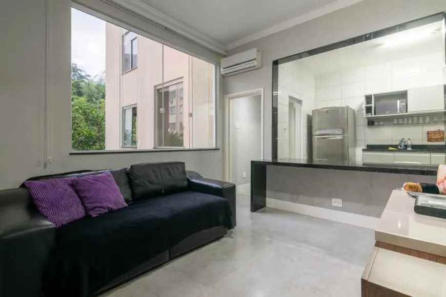 Foto 1 de Apartamento com 3 Quartos à venda, 85m² em Leme, Rio de Janeiro