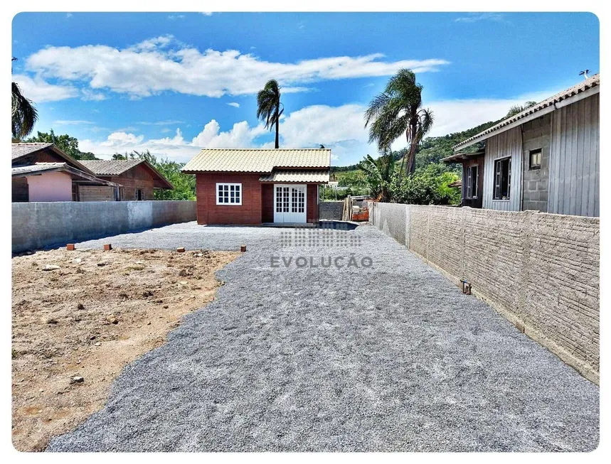 Foto 1 de Casa com 2 Quartos à venda, 70m² em Enseada do Brito, Palhoça