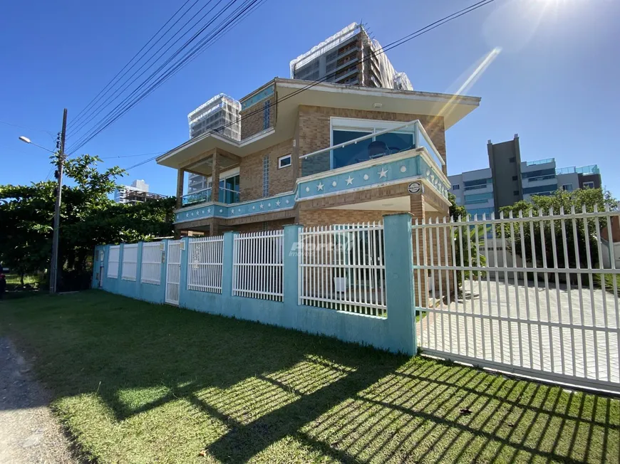 Foto 1 de Casa com 3 Quartos para alugar, 209m² em Itacolomi, Balneário Piçarras