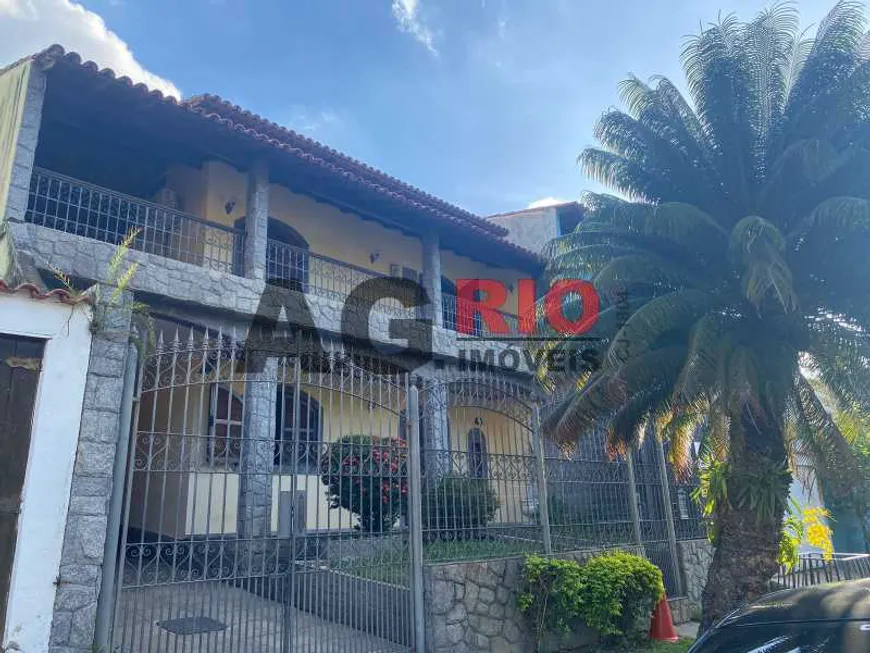 Foto 1 de Casa de Condomínio com 4 Quartos à venda, 261m² em  Vila Valqueire, Rio de Janeiro