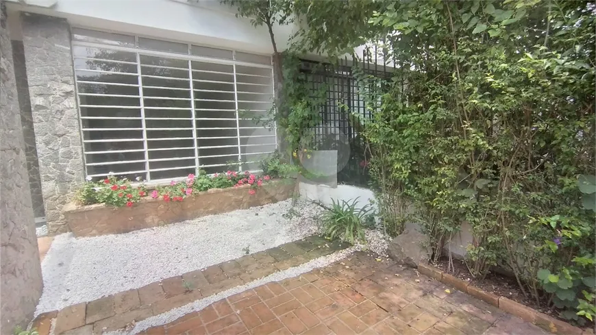 Foto 1 de Casa com 3 Quartos para alugar, 136m² em Jardim Europa, São Paulo
