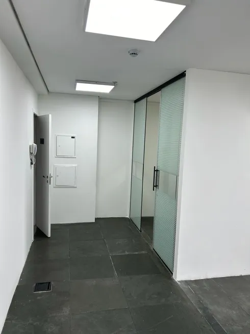 Foto 1 de Sala Comercial para alugar, 65m² em Granja Julieta, São Paulo