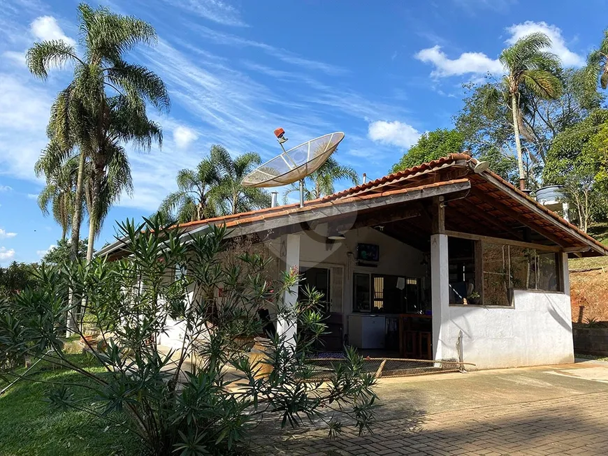 Foto 1 de Fazenda/Sítio com 3 Quartos à venda, 250m² em Centro, Biritiba Mirim