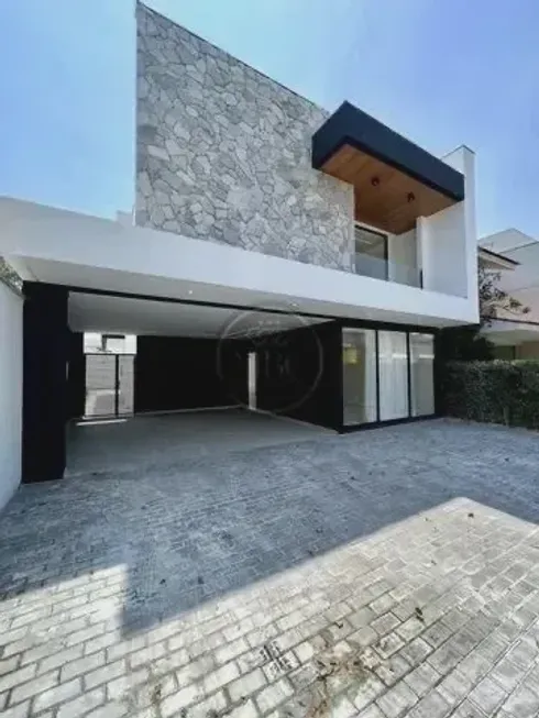 Foto 1 de Casa de Condomínio com 4 Quartos à venda, 250m² em Flores, Manaus