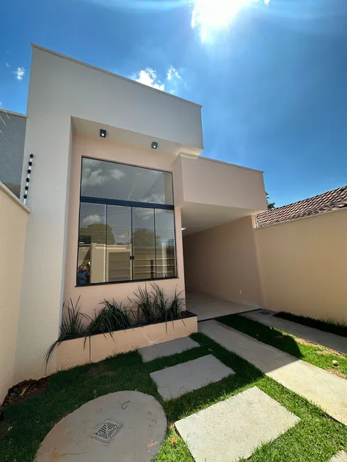 Foto 1 de Casa com 3 Quartos à venda, 180m² em Residencial Village Garavelo, Aparecida de Goiânia