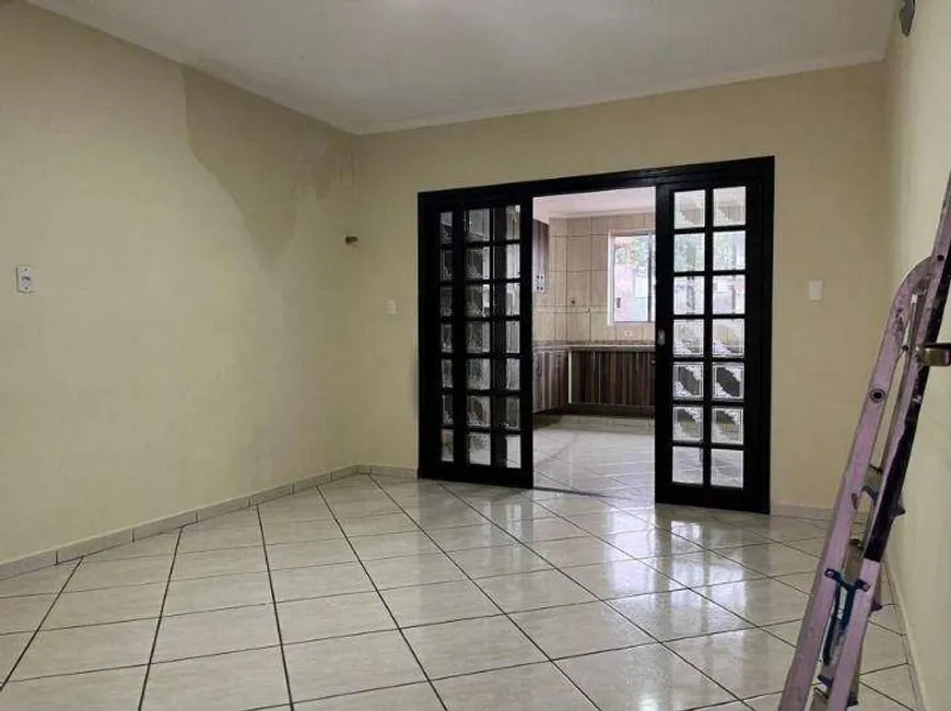 Foto 1 de Sobrado com 3 Quartos para venda ou aluguel, 237m² em Vila Pires, Santo André