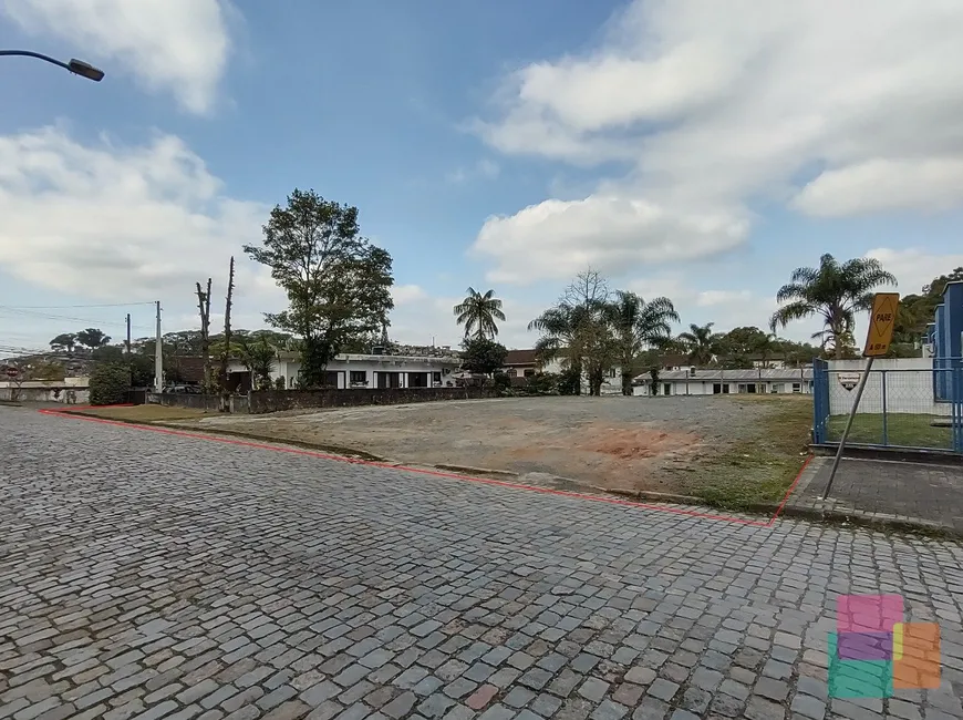 Foto 1 de Lote/Terreno à venda, 1650m² em Atiradores, Joinville