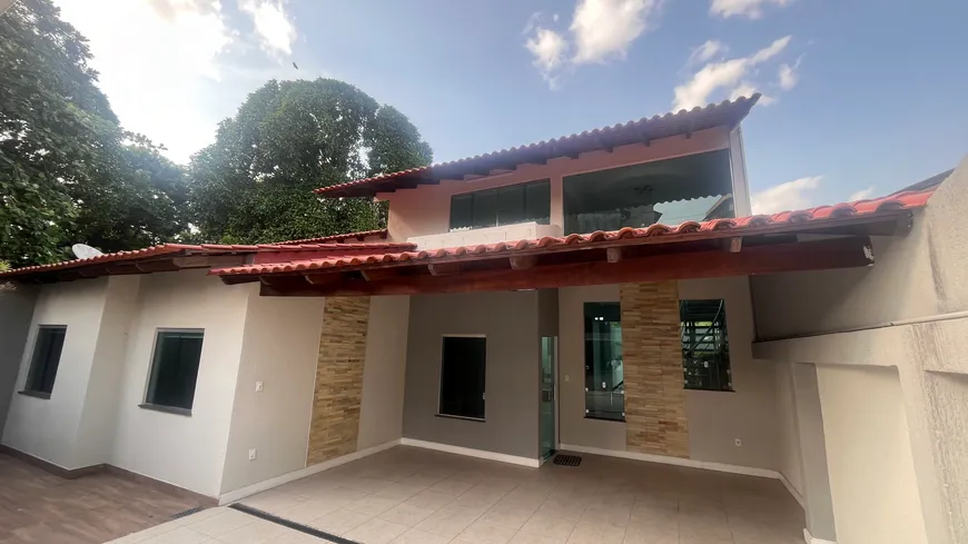 Foto 1 de Casa com 4 Quartos à venda, 217m² em Parque Dez de Novembro, Manaus