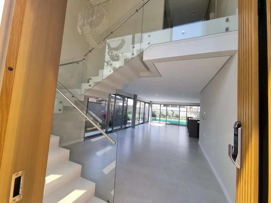 Foto 1 de Casa de Condomínio com 3 Quartos à venda, 360m² em Vila Mogilar, Mogi das Cruzes