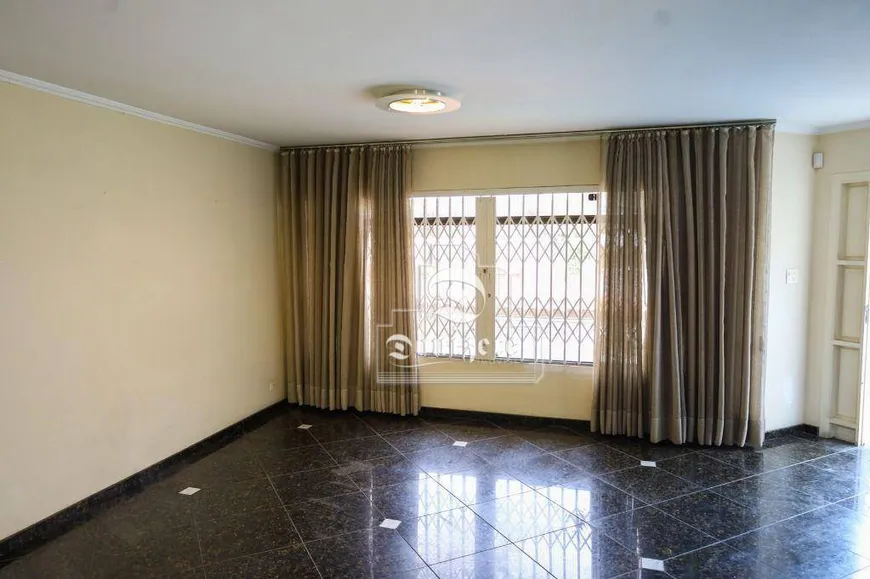 Foto 1 de Sobrado com 3 Quartos à venda, 253m² em Vila Bastos, Santo André