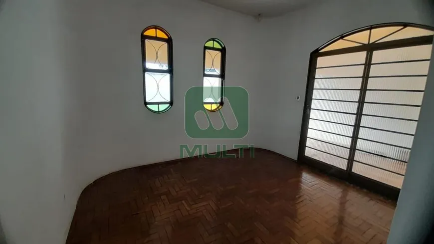 Foto 1 de Casa com 3 Quartos para alugar, 170m² em Brasil, Uberlândia