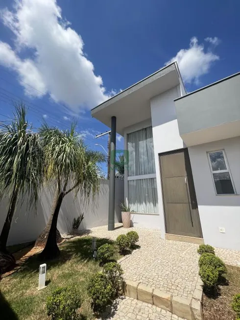 Foto 1 de Casa com 3 Quartos à venda, 266m² em Jardim Karaíba, Uberlândia