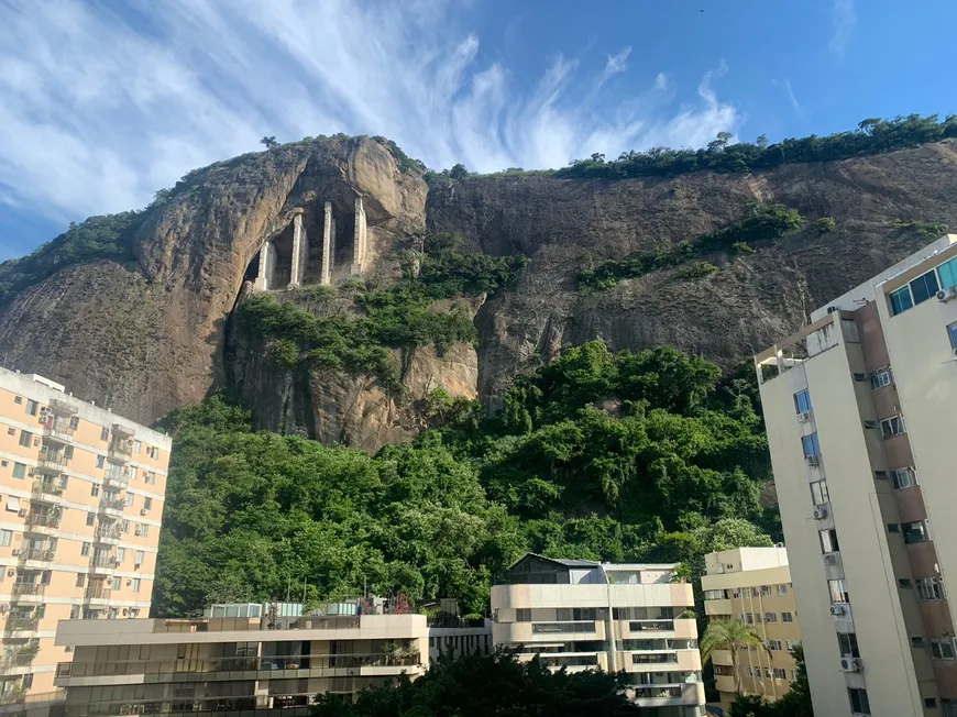 Foto 1 de Apartamento com 2 Quartos à venda, 90m² em Copacabana, Rio de Janeiro