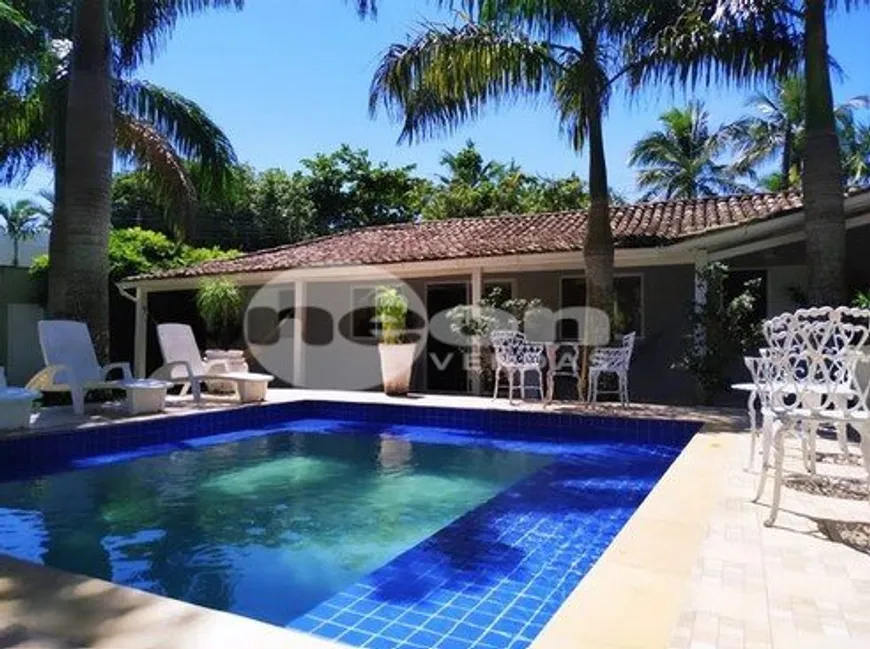 Foto 1 de Casa com 4 Quartos à venda, 280m² em Balneário Praia do Pernambuco, Guarujá