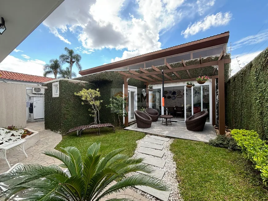 Foto 1 de Casa com 4 Quartos à venda, 300m² em Jardim Social, Curitiba