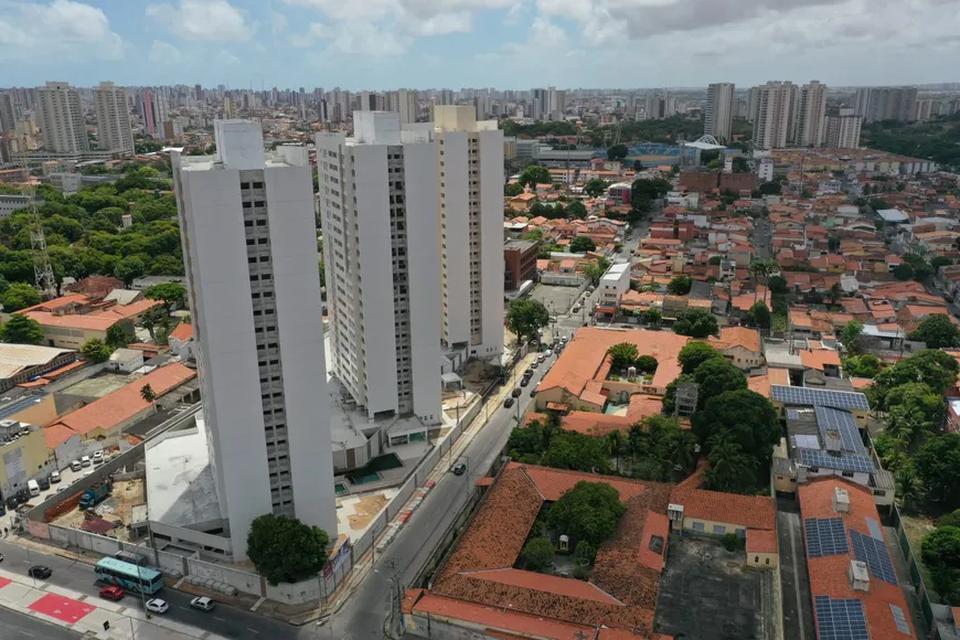 Foto 1 de Apartamento com 3 Quartos à venda, 67m² em Benfica, Fortaleza