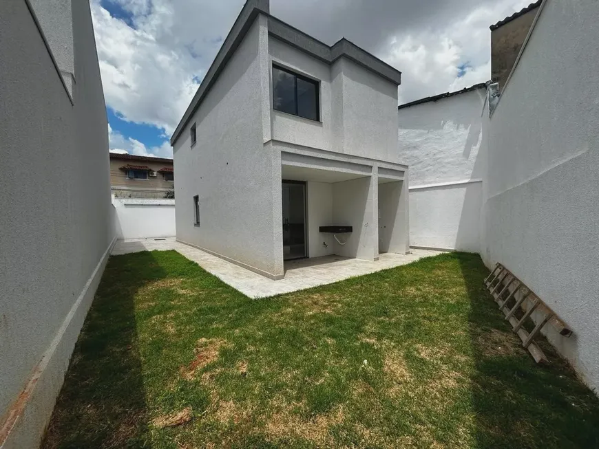 Foto 1 de Casa com 3 Quartos à venda, 180m² em Santa Cruz, Belo Horizonte