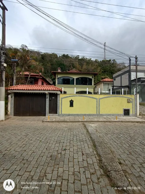 Foto 1 de Casa com 4 Quartos para venda ou aluguel, 362m² em Correas, Petrópolis