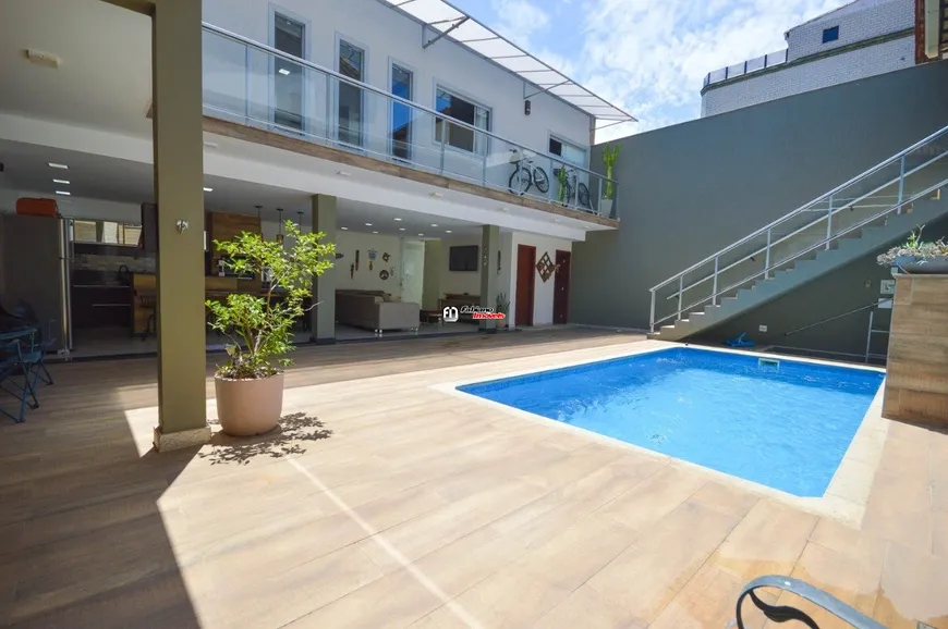 Foto 1 de Casa com 3 Quartos à venda, 253m² em Santa Amélia, Belo Horizonte