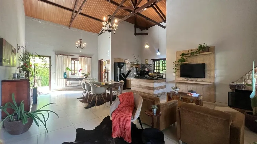 Foto 1 de Casa de Condomínio com 4 Quartos à venda, 280m² em Vila do Ouro, Nova Lima