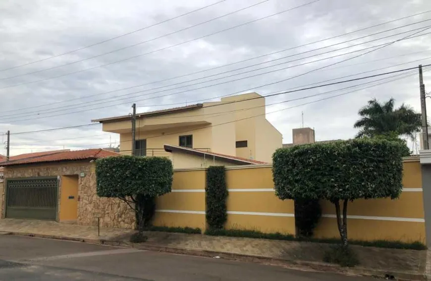 Foto 1 de Sobrado com 3 Quartos à venda, 400m² em Jardim Alvorada, São Carlos