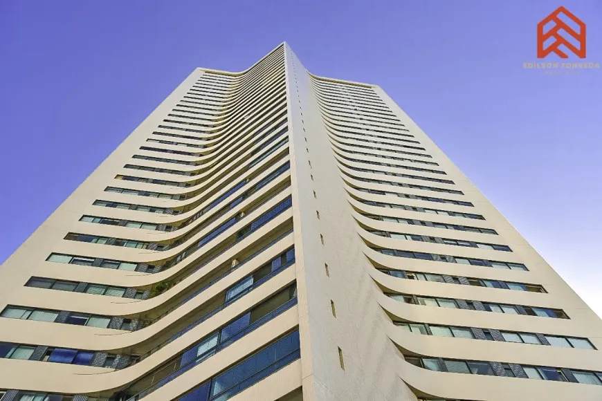 Foto 1 de Apartamento com 4 Quartos à venda, 200m² em Graças, Recife