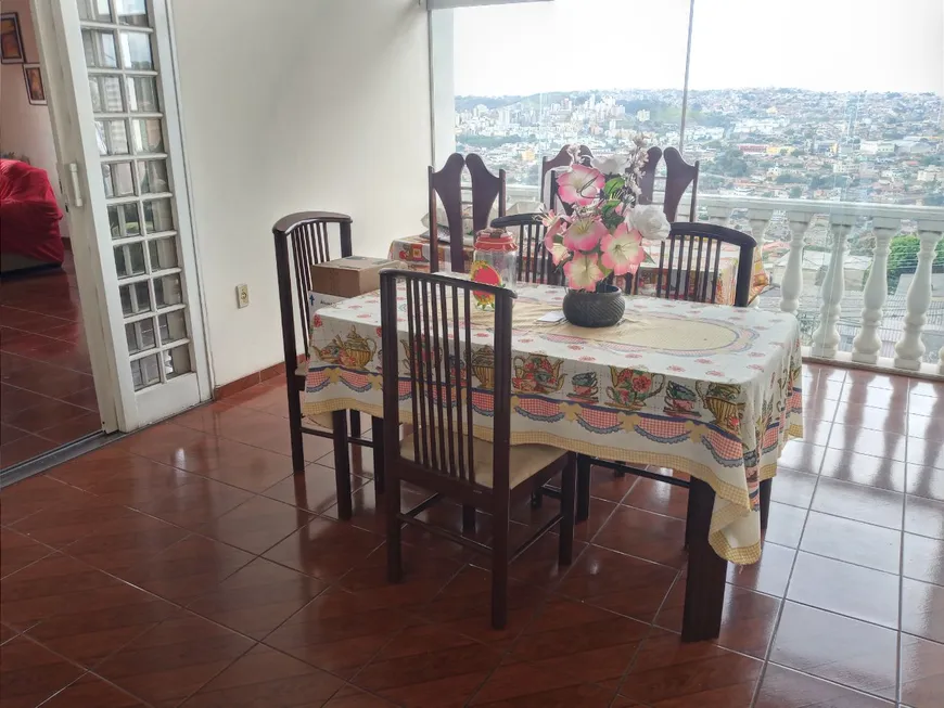 Foto 1 de Casa com 3 Quartos à venda, 184m² em Novo Glória, Belo Horizonte