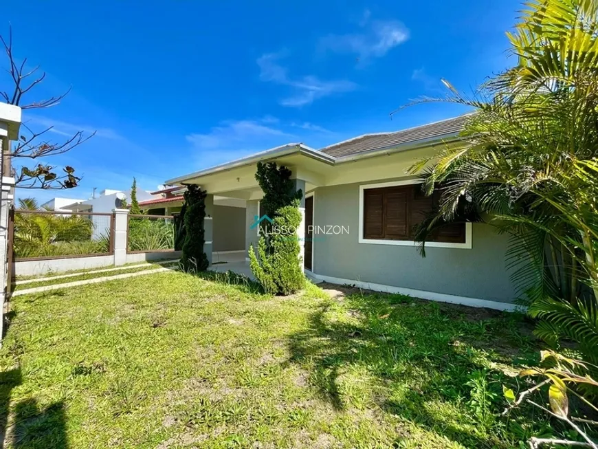 Foto 1 de Casa com 3 Quartos à venda, 30m² em Atlantida Sul, Osório