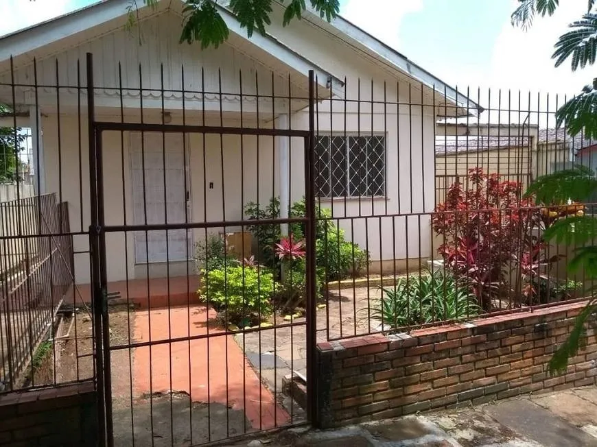 Foto 1 de Casa com 2 Quartos à venda, 260m² em Santa Fé, Porto Alegre