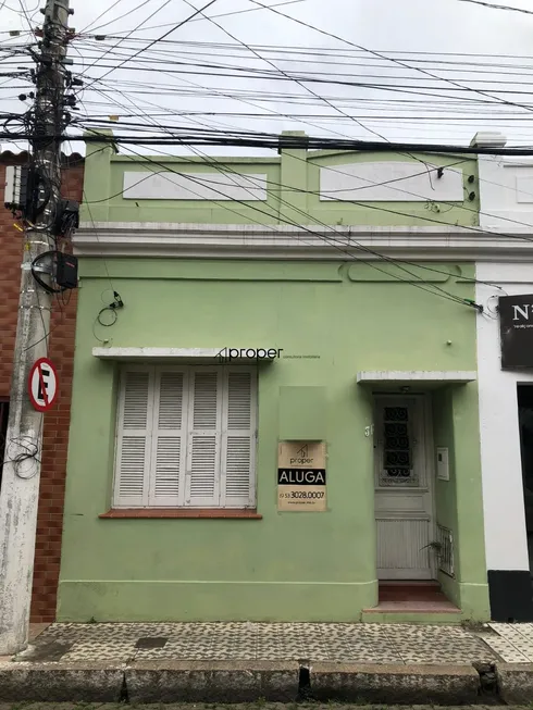 Foto 1 de Casa com 3 Quartos para alugar, 100m² em Centro, Pelotas