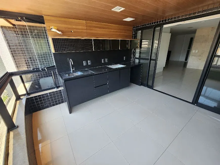 Foto 1 de Apartamento com 3 Quartos à venda, 143m² em Ponta Verde, Maceió