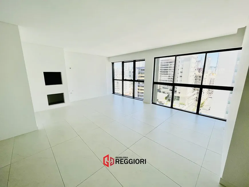 Foto 1 de Apartamento com 4 Quartos à venda, 165m² em Centro, Balneário Camboriú