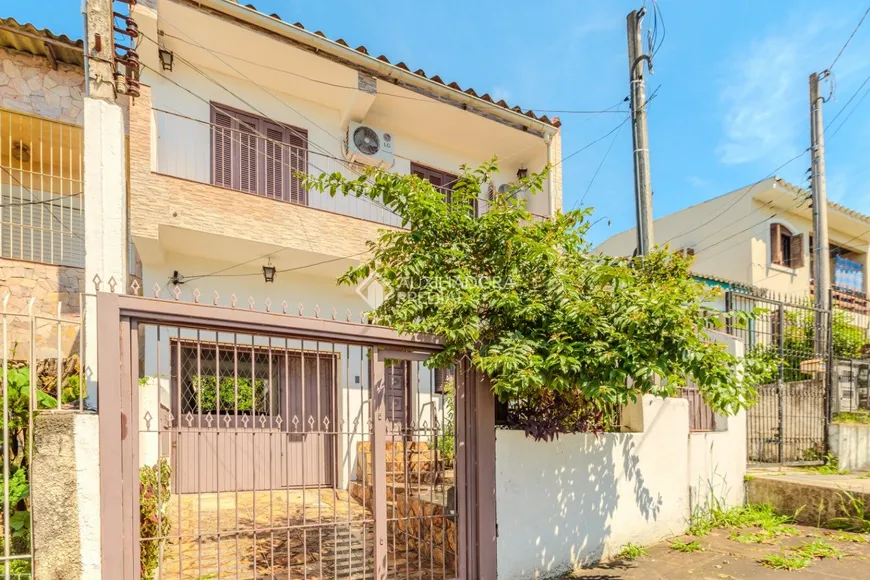 Foto 1 de Sobrado com 6 Quartos à venda, 150m² em Partenon, Porto Alegre