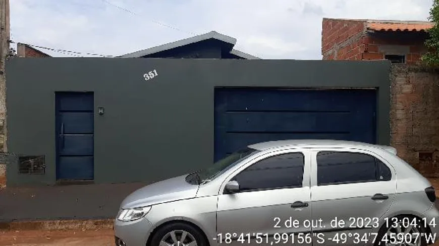 Foto 1 de Casa com 2 Quartos à venda, 202m² em Centro, Capinópolis