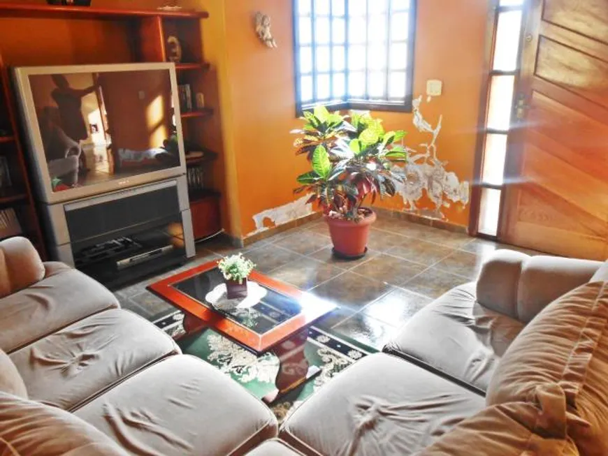 Foto 1 de Casa com 6 Quartos à venda, 400m² em Tibery, Uberlândia