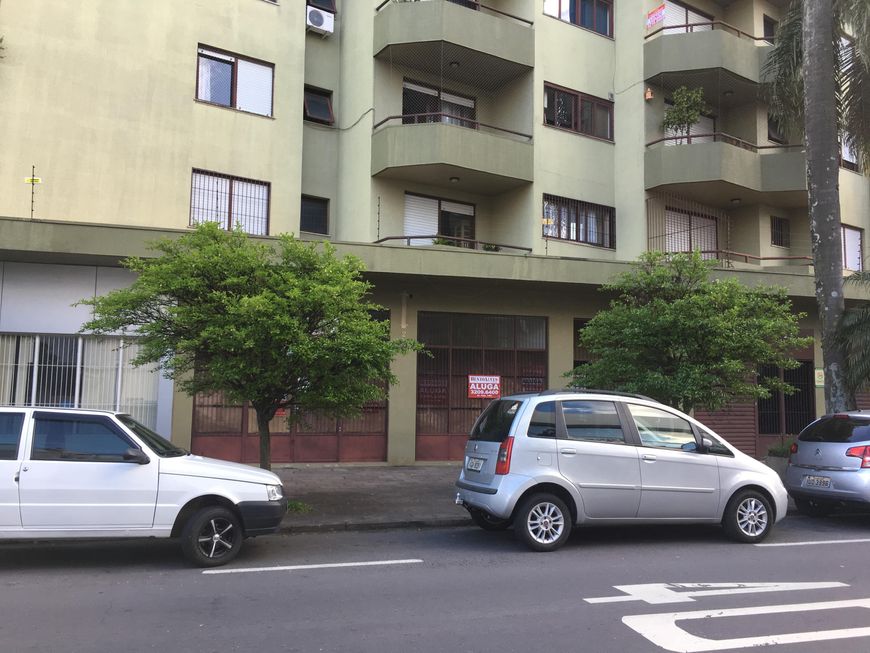 Ponto Comercial na Rua Marcos Moreschi, Pio X em Caxias do Sul, por R$  2.000/Mês - Viva Real